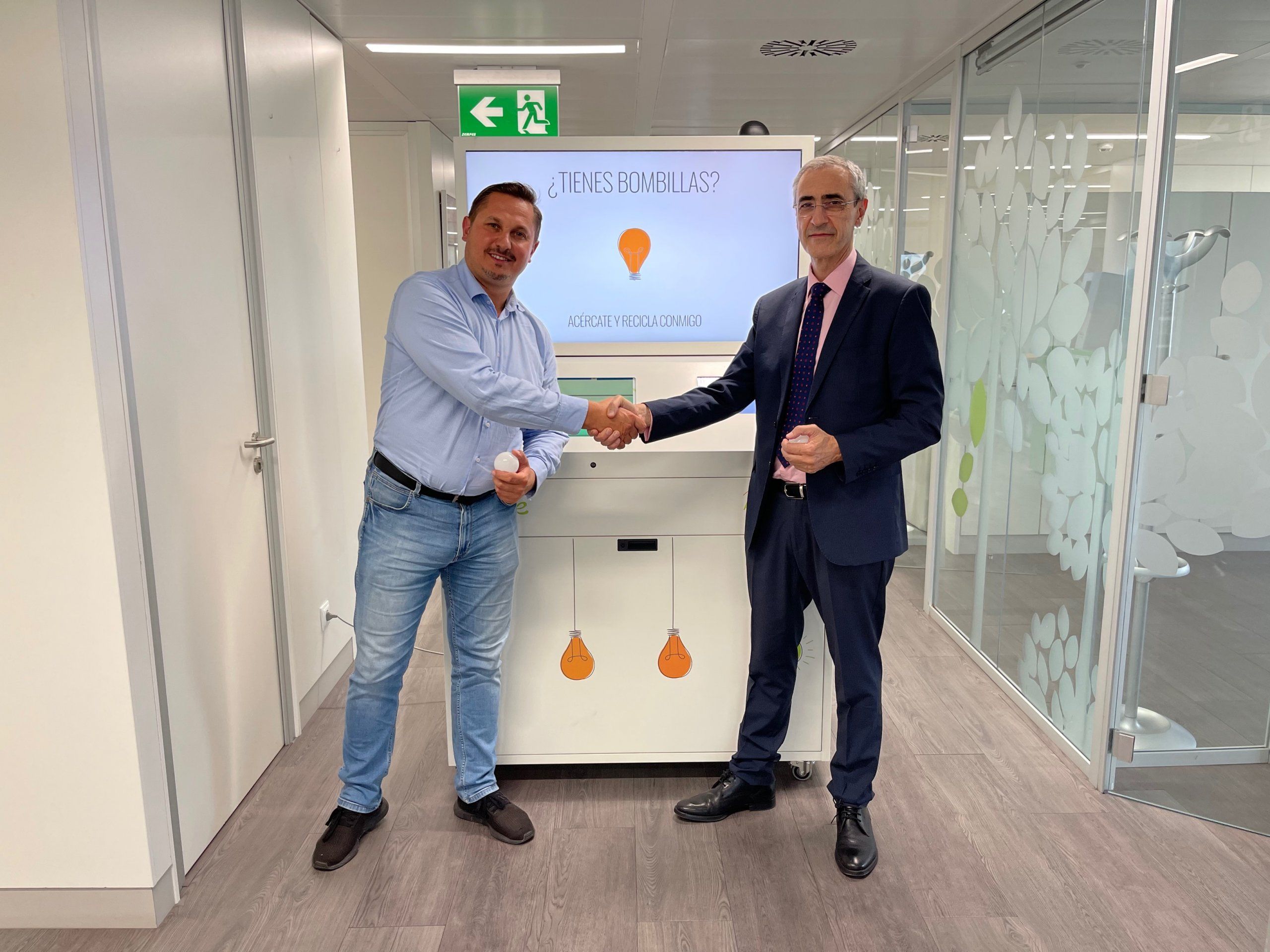 Ambilamp y Bin-E lanzan la primera prueba piloto de sus contenedores inteligentes en España