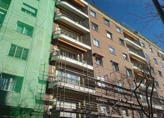 Madrid adelanta a las comunidades de vecinos hasta el 50 % del importe de la ayuda para rehabilitar el edificio