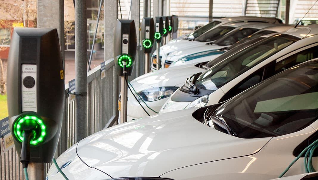 Aedive valora la propuesta de la CNMC para eliminar barreras que lastran el despliegue de infraestructuras de recarga en España