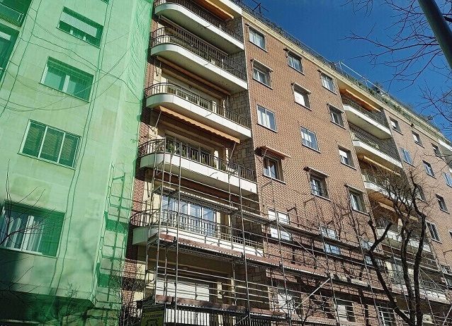 Madrid adelanta a las comunidades de vecinos hasta el 50 % del importe de la ayuda para rehabilitar el edificio