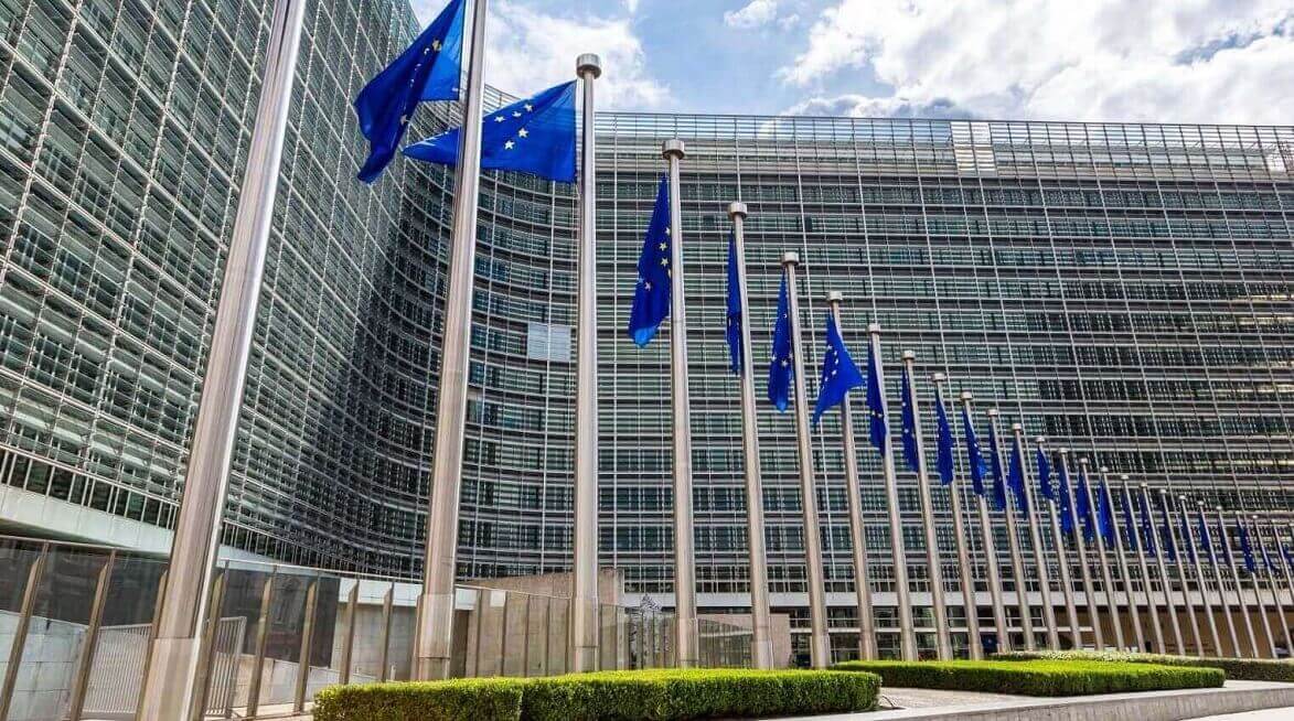 La Comisión Europea aprueba por fin la propuesta de España y Portugal para reducir el precio de la luz