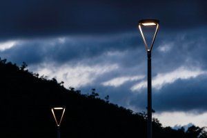 Simon conmemora un siglo “mejorando las ciudades a través de la luz”