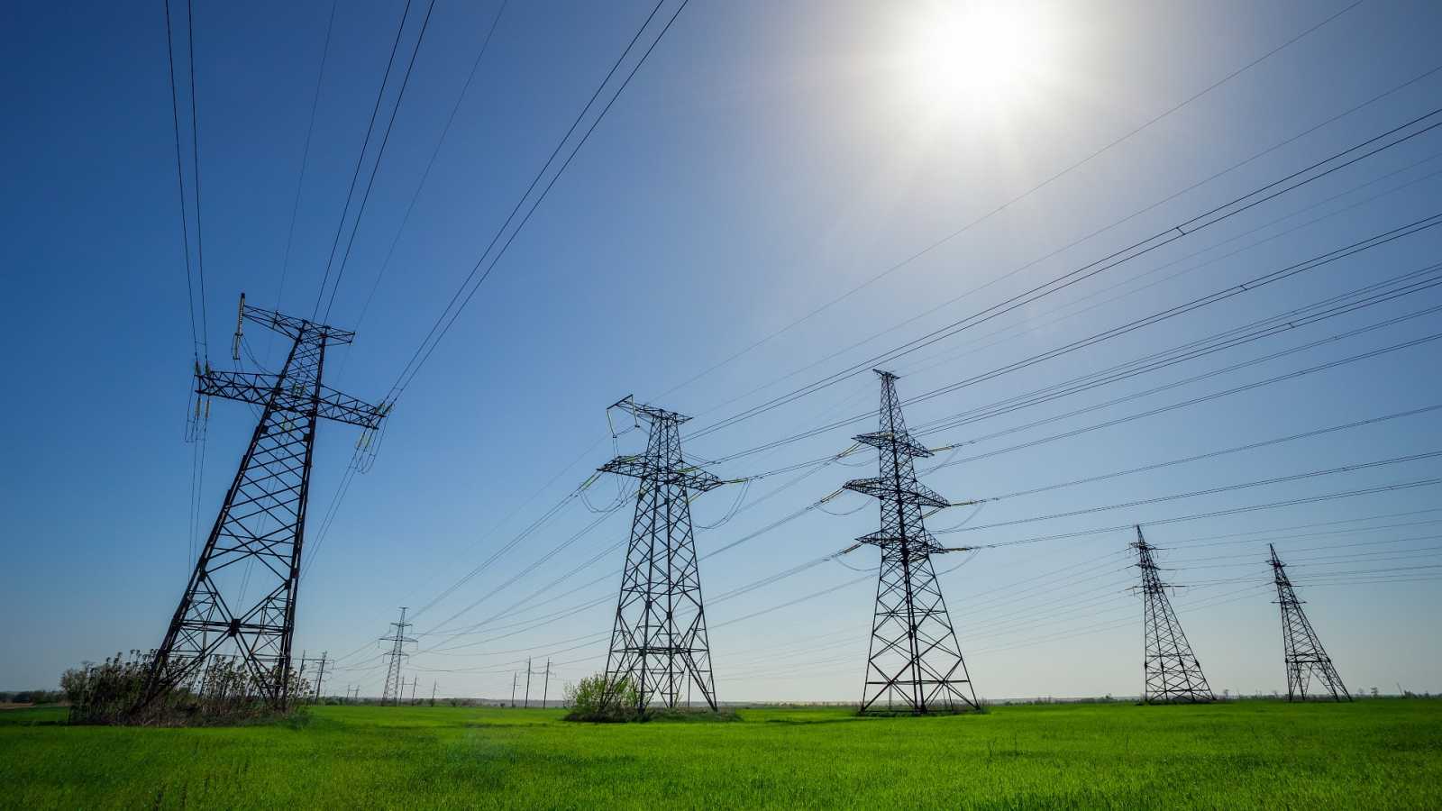 El Gobierno reformará la tarifa regulada de la luz antes de seis meses