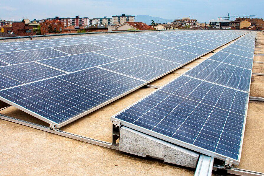 Polylux apuesta por la sostenibilidad con la instalación de energía solar fotovoltaica