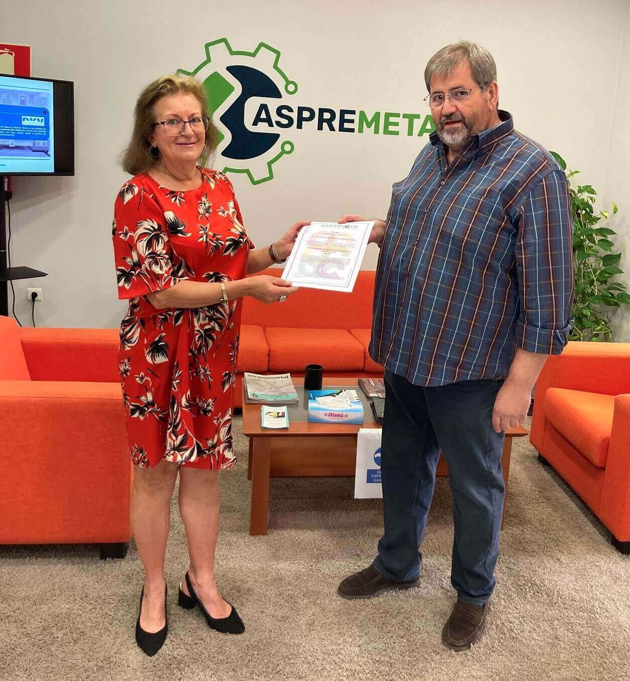 Fenie, primera entidad en entregar los certificados en Baja Tensión a través de la certificación de personas