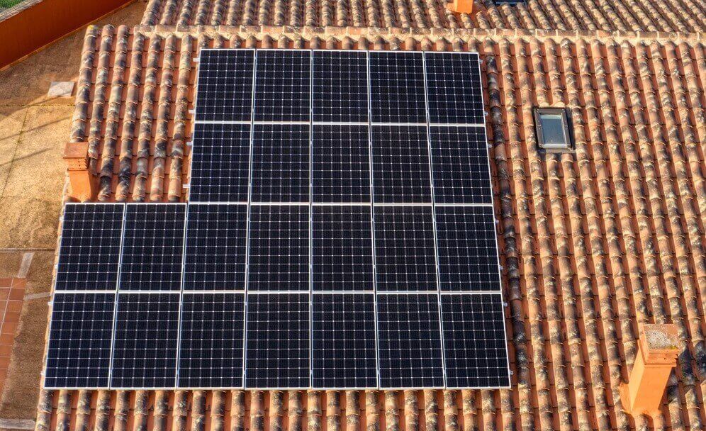 ¿Por qué en 2024 vamos a pagar más por la luz a pesar del auge de las renovables?