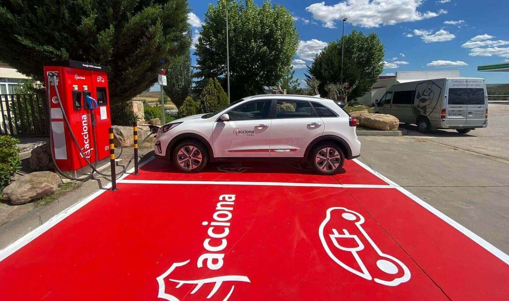 Acciona Energía inaugurará este verano una decena de puntos de recarga en la Península Ibérica