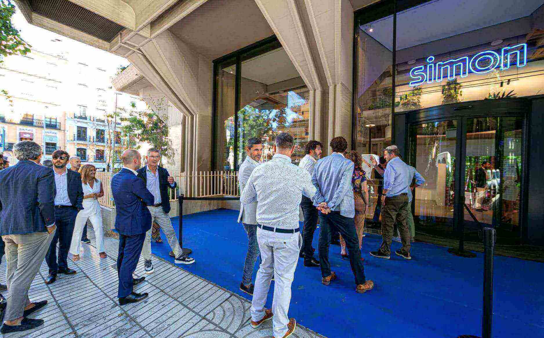 Simón reúne a la distribución profesional de material eléctrico en La Casa de la Luz