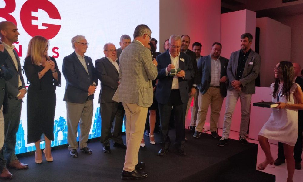 Grudilec celebra su 30 aniversario y homenajea a uno de sus fundadores, Ramón Almiñana