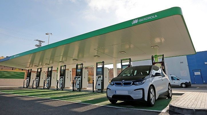 Iberdrola supera los 2.500 puntos en España y prevé instalar 150.000 más en los próximos tres años