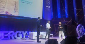 Alberto Contador, junto a Iñaki Aramburu y Carolina Ferre