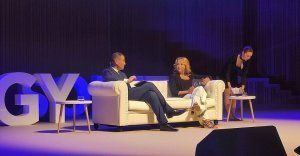 Iñaki Aramburu y Carolina Ferre, durante su diálogo en la primera jornada