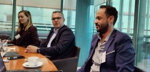 Un momento de la Mesa de Debate sobre el Vehículo Eléctrico