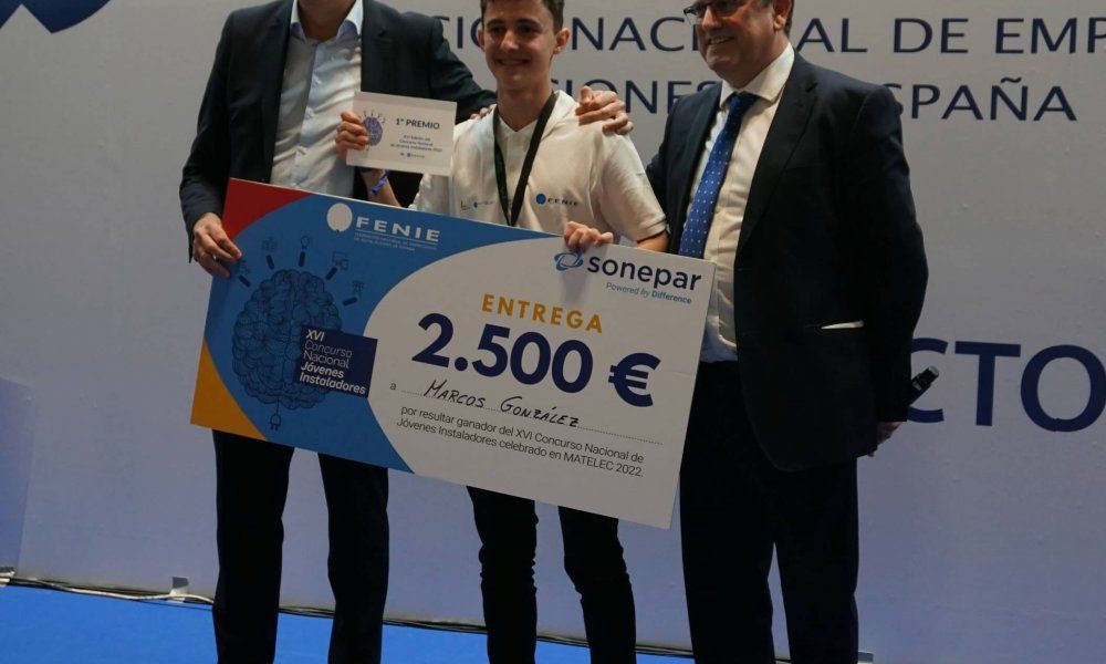 Marcos González triunfa en el Concurso de Fenie como mejor instalador joven de España