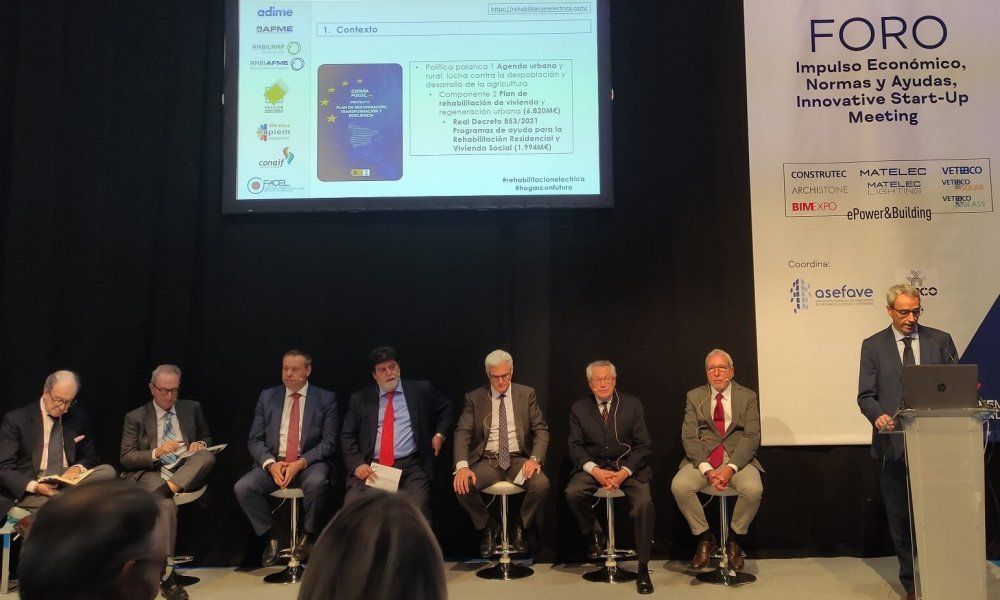 Un momento de la presentación de la campaña de comunicación “¿Reformas o rehabilitas?”