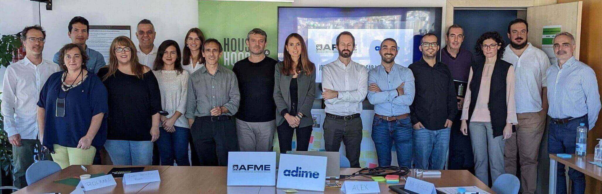Una imagen de la reunión presencial entre fabricantes y distribuidores para potenciar la venta online