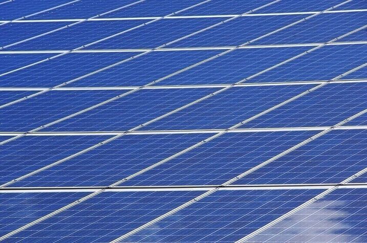 Unef sale al paso de las críticas a la fotovoltaica y reivindican que “el sistema con renovables es estable”