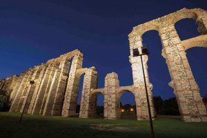 El Acueducto de Mérida, iluminado por Simon 