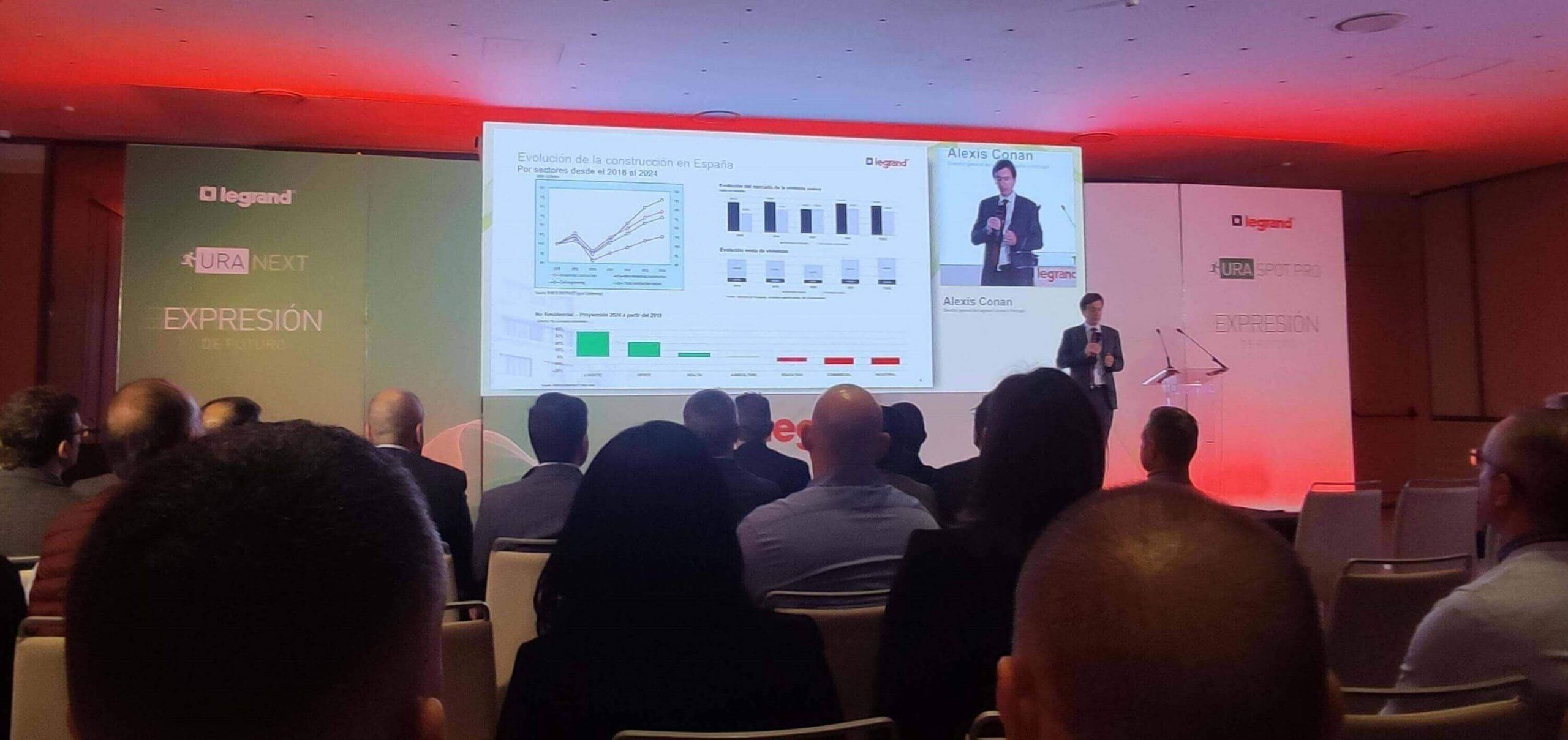 Legrand presenta ante 200 distribuidores sus nuevas gamas de luminarias de emergencia