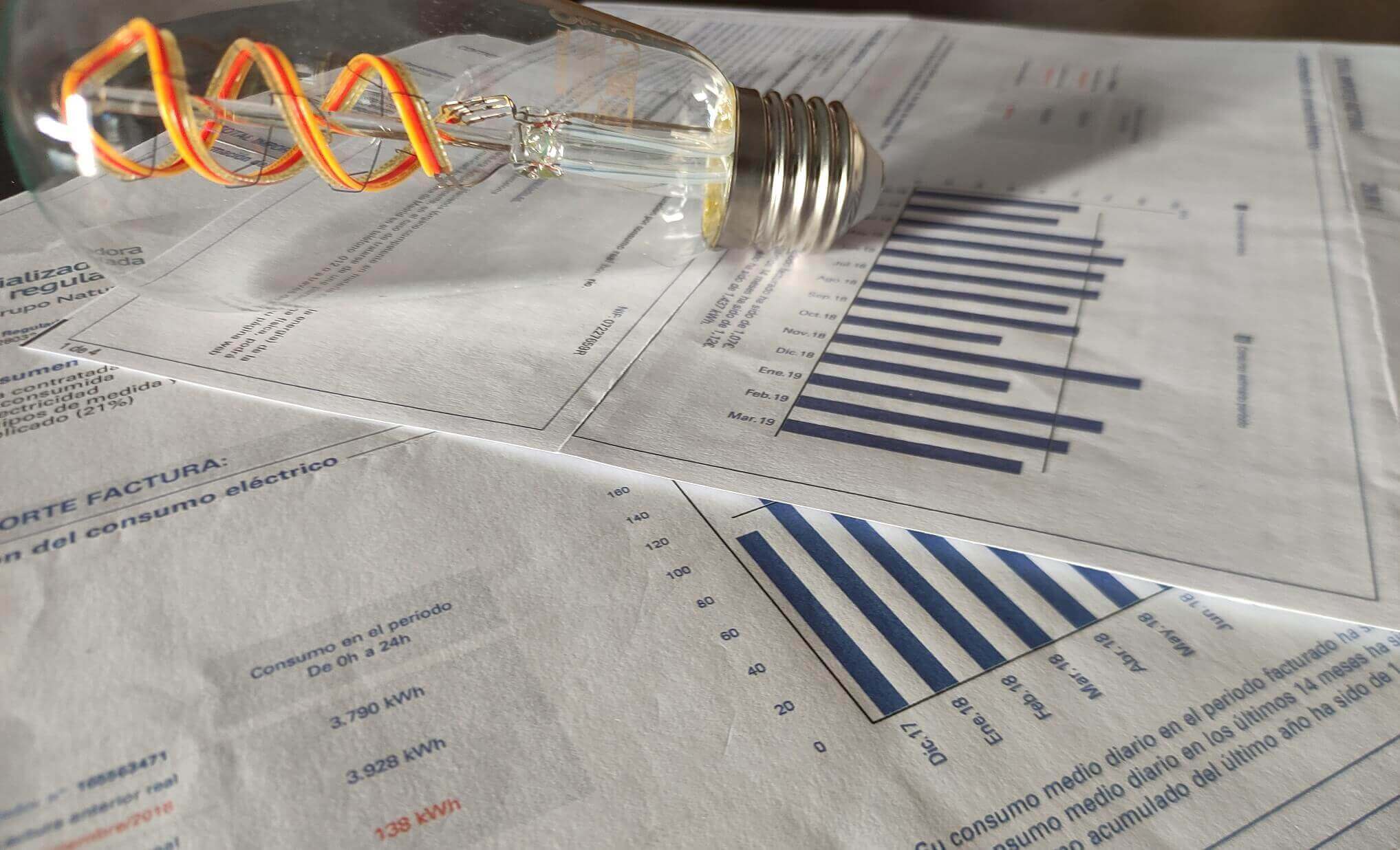Controversia entre la CNMC y las eléctricas por las cláusulas de revisión ligadas al IPC en los contratos de energía