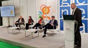 La Asociación de Empresas Eléctricas debate sobre la inversión local como apuesta para la transición