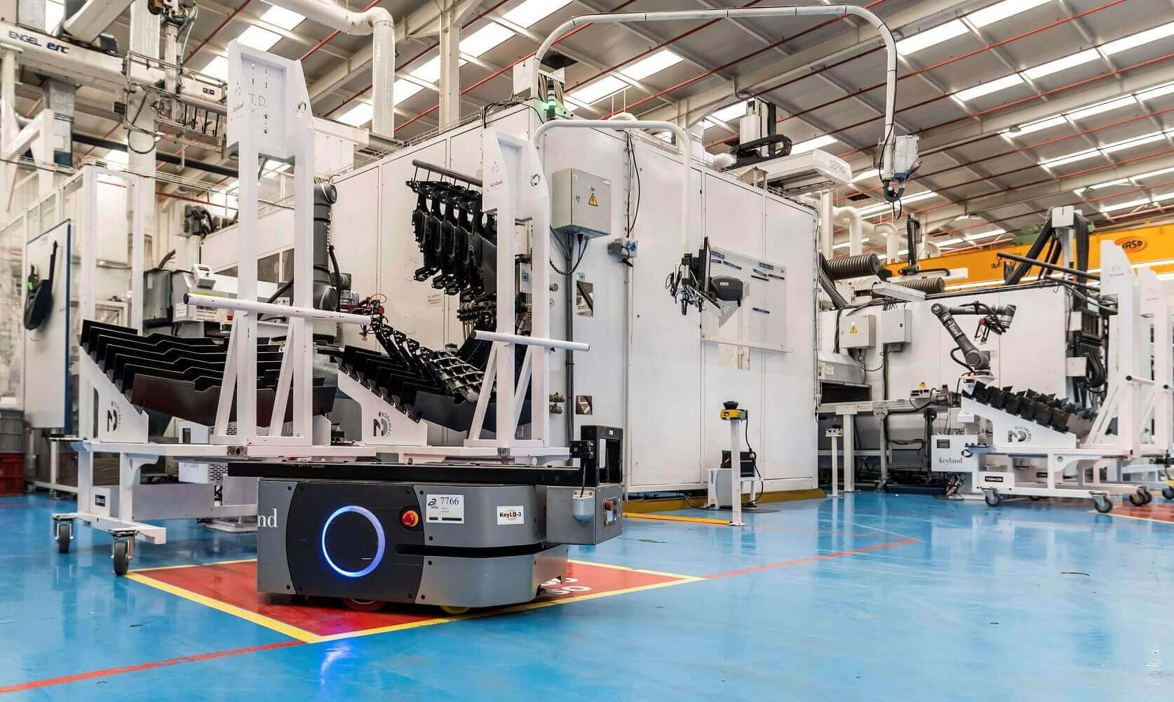 Omron y Grupo Antolín automatizan la carga y el transporte de componentes de vehículos