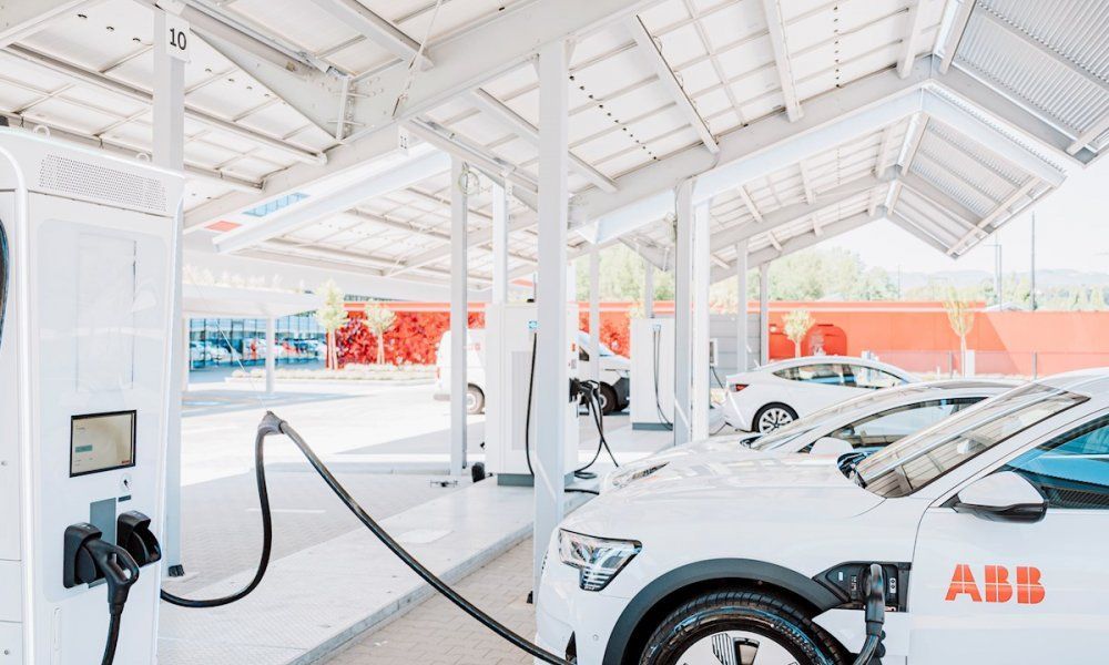 ABB E-mobility alcanza el millón de cargadores para vehículos eléctricos
