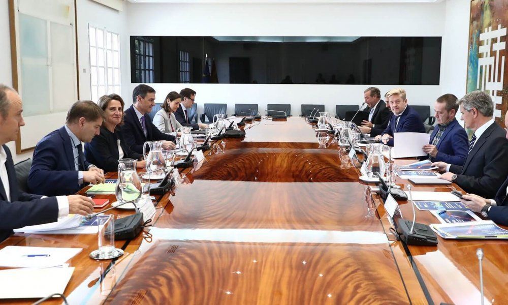 Aedive se reúne con el presidente del Gobierno para analizar la actualidad de la movilidad eléctrica