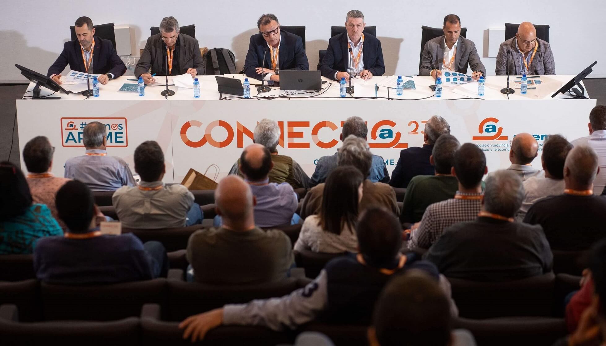 Un momento de la asamblea general de Apeme