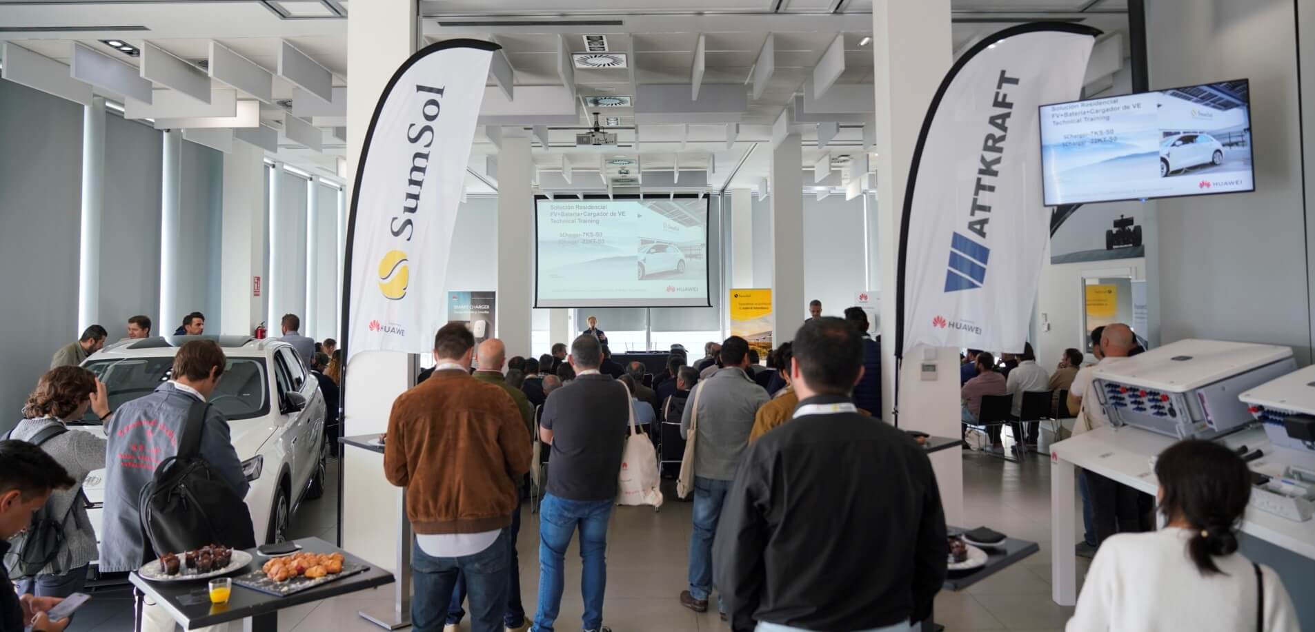 SumSol presenta en el Circuito del Jarama el ecosistema de autoconsumo residencial de Huawei FusionSolar