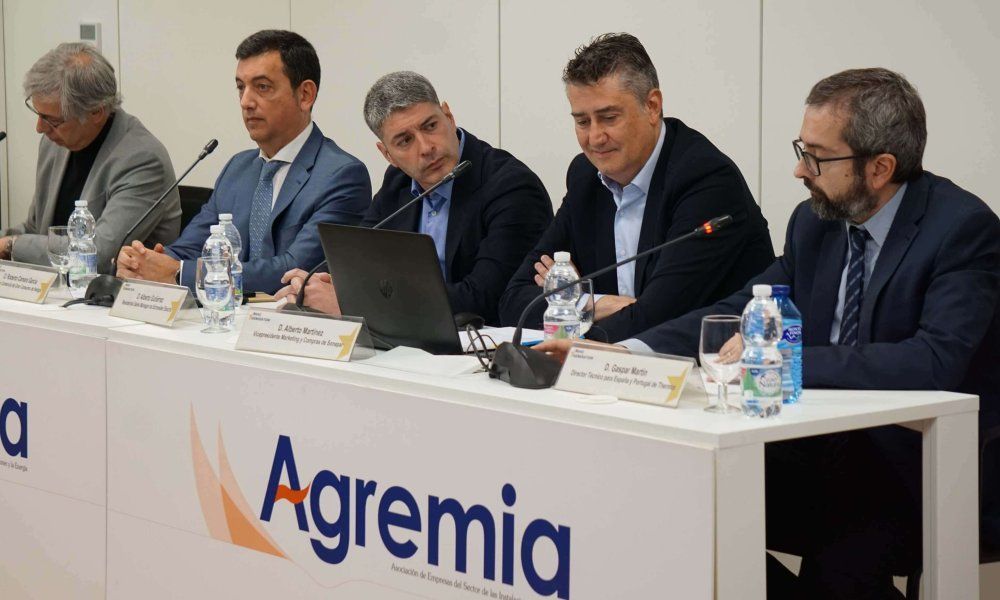 Un momento del debate sobre las ayudas con proveedores