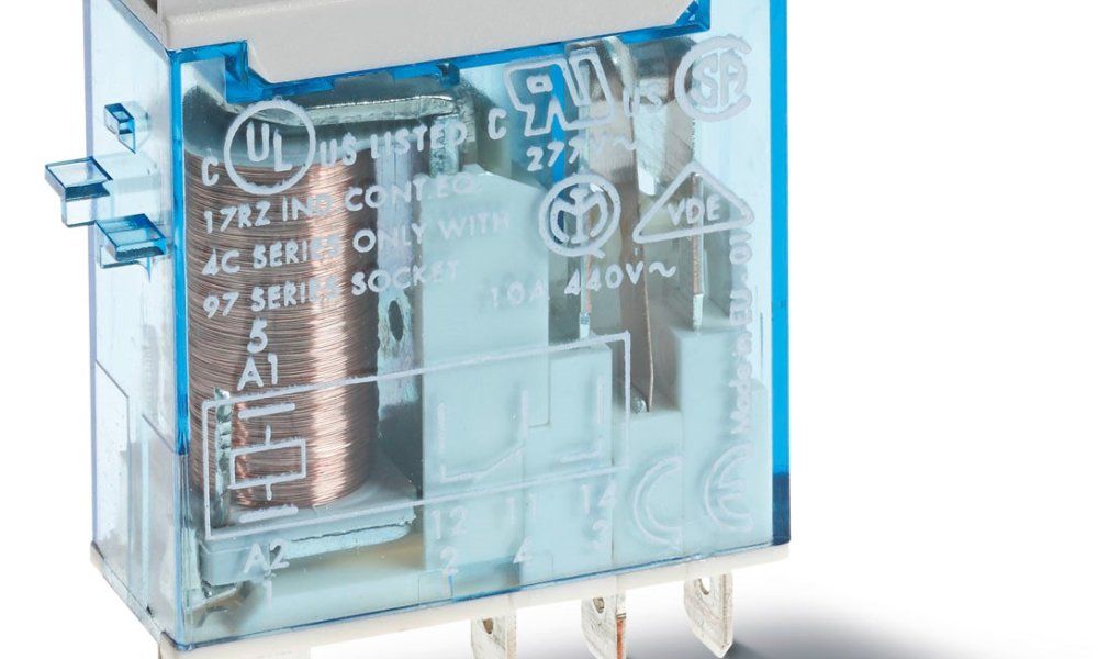 Serie 46: mini relés industriales de alto rendimiento, seguridad y control de Finder