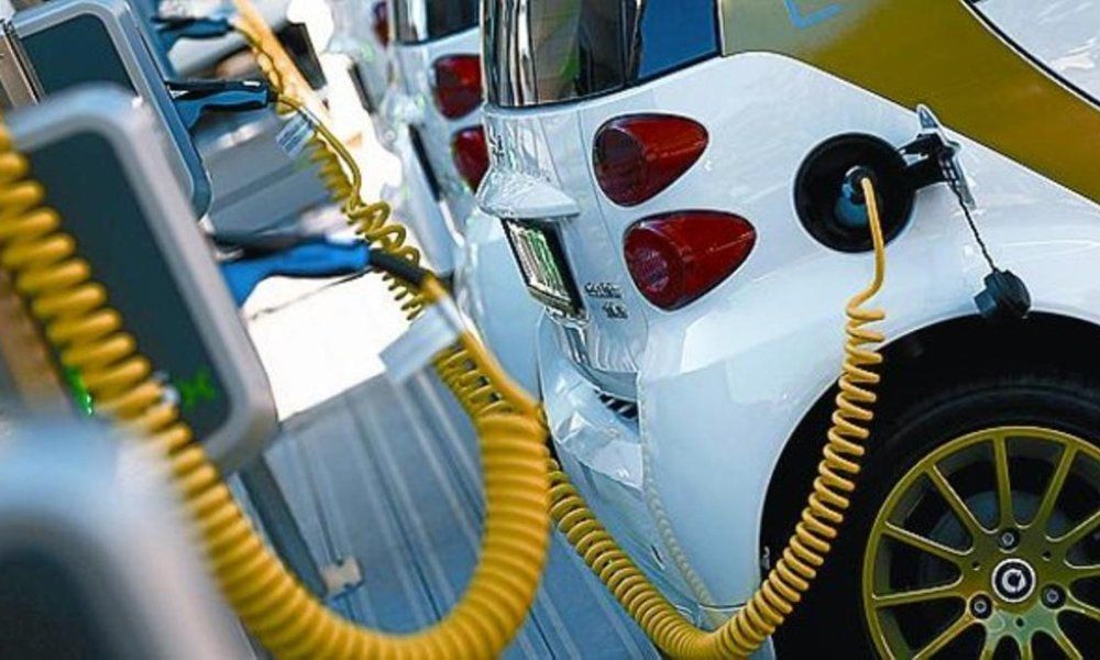 Se simplifica y agiliza la instalación de puntos de recarga para vehículos eléctricos en la red de carreteras