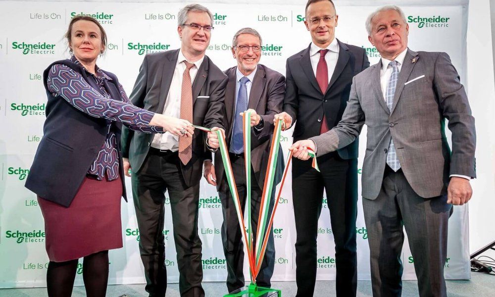 Schneider Electric invierte 40 millones de euros en una nueva fábrica inteligente en Hungría