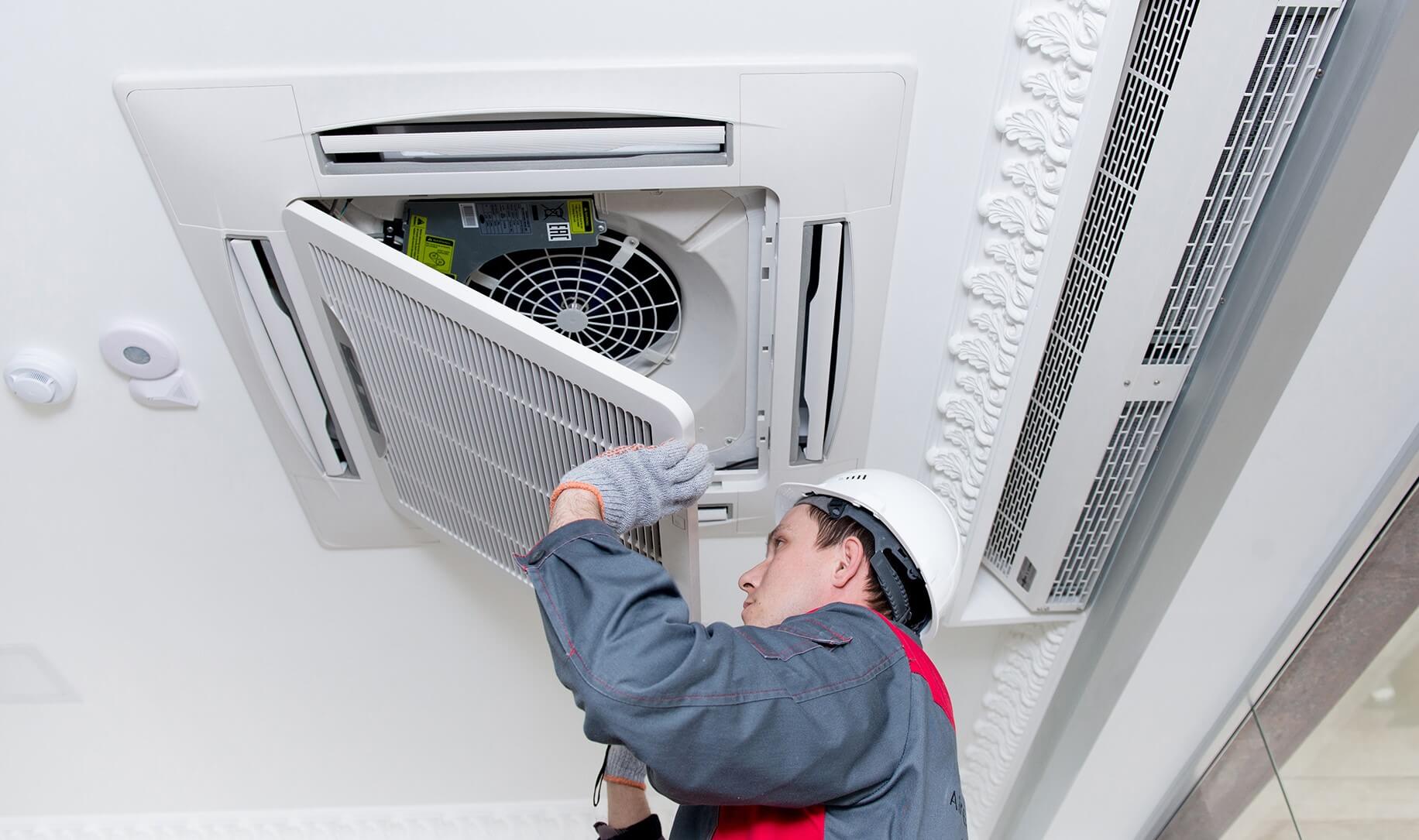 Los instaladores aconsejan realizar revisiones eléctricas antes de proceder al encendido del aire acondicionado