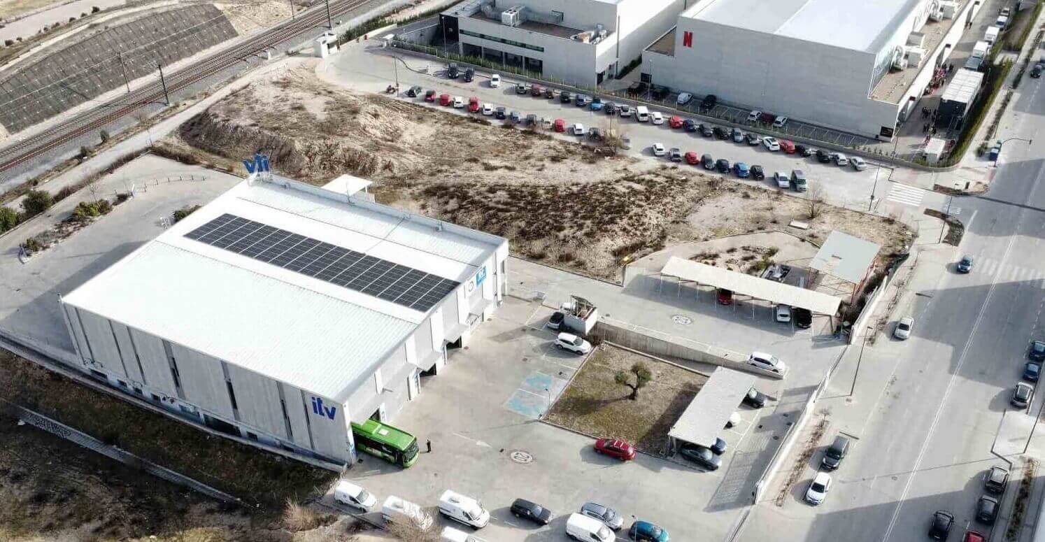 TÜV SÜD y Endesa acuerdan un plan para instalar placas solares en las estaciones de ITV