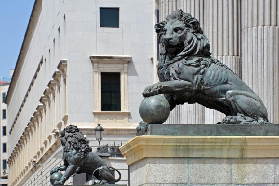 Fenie organiza una jornada con los grupos parlamentarios para debatir sobre la electrificación