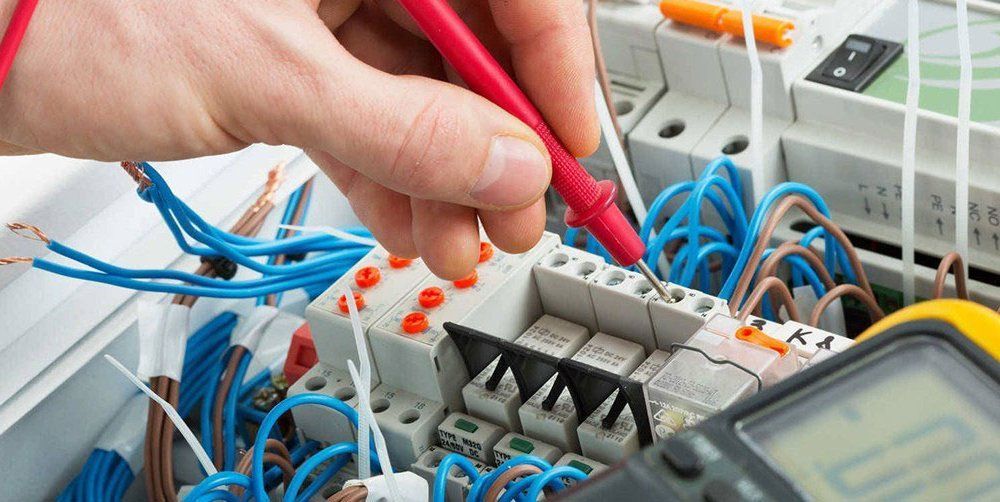 Fenie quiere que el mantenimiento de la instalación eléctrica sea requisito necesario para el seguro de hogar