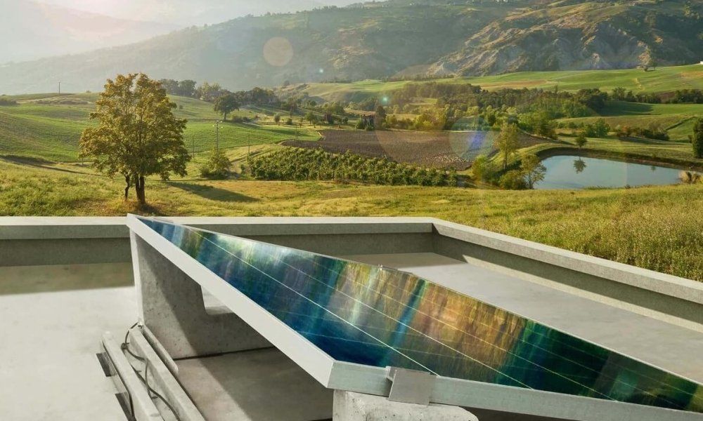 La energía solar redujo en un 35 % los costes de la electricidad en las horas centrales del día desde marzo