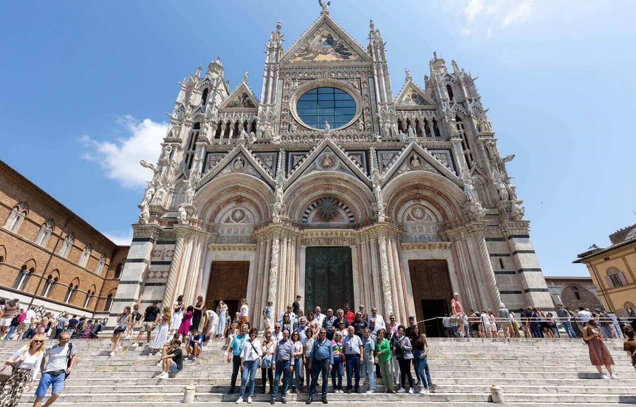 Participantes de Hager y Nou Grup en la Convención posan en Florencia