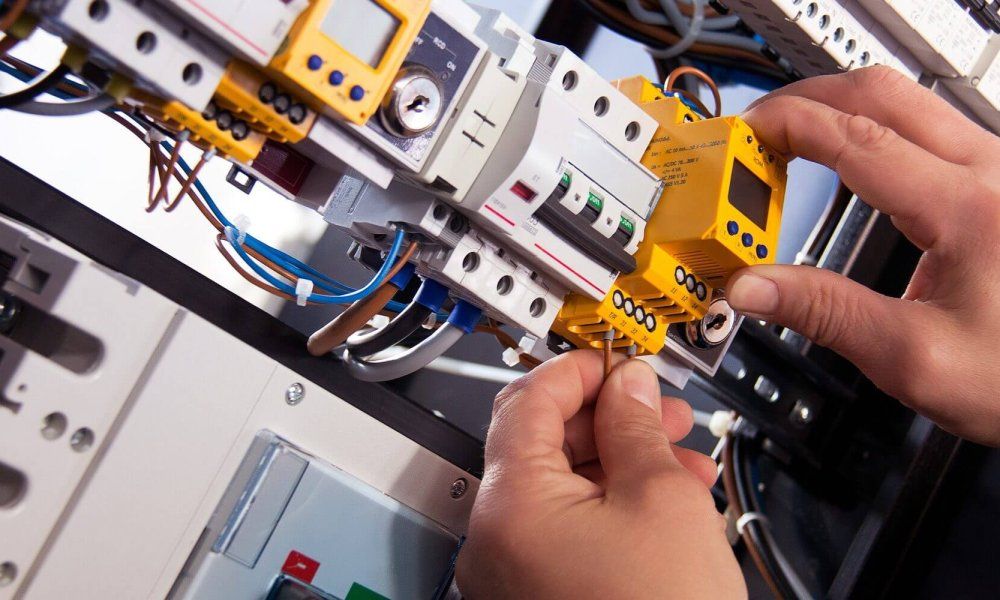 El sector de material eléctrico cerca del 5 % hasta el mes de junio