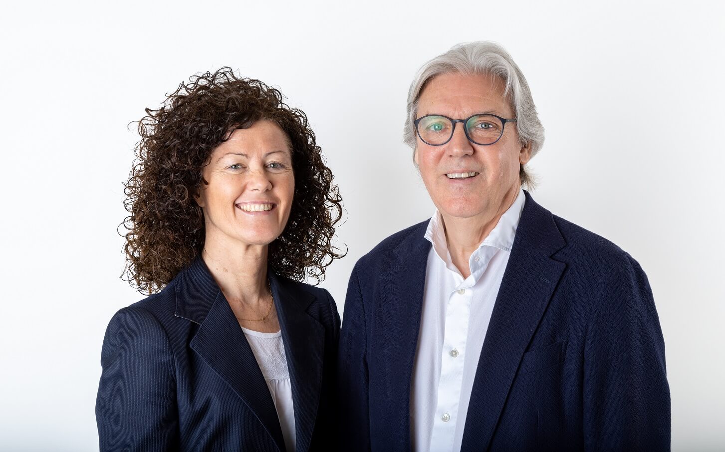 Montserrat Bayés asume esta semana la dirección general de Hager España. En la imagen, junto a Lluís Garriga