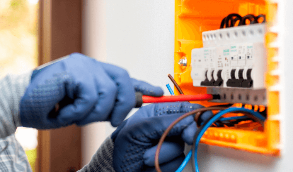 Reconexión automática y verificación de no rearme, factores imprescindibles en un protector de sobretensiones