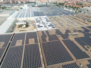 La planta de Bridgestone en Burgos instala autoconsumo, de la mano de Endesa X