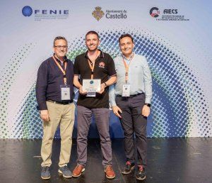 Entrega de premio a Huawei por el producto más innovador