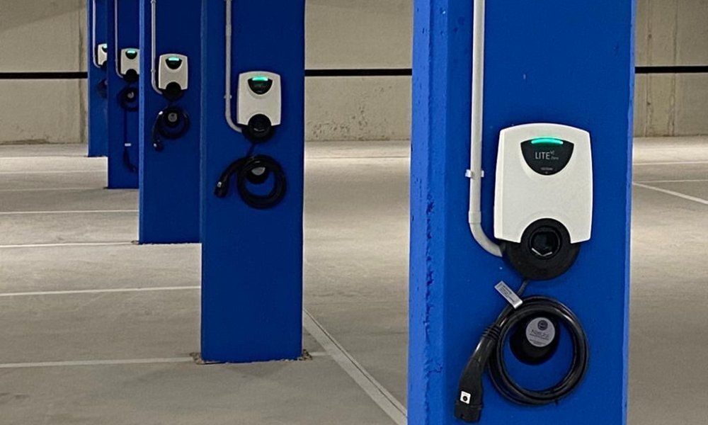 9 de cada 10 dueños de vehículos eléctricos se recargan en casa o en el trabajo