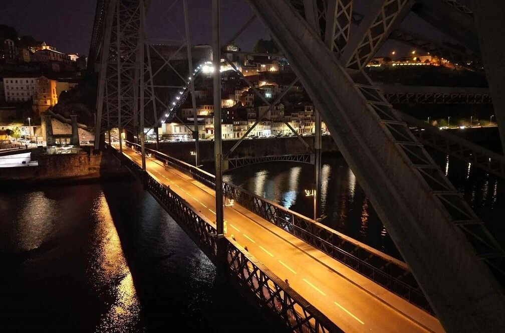 Televés ilumina el puente Luís I, símbolo de la ciudad de Oporto