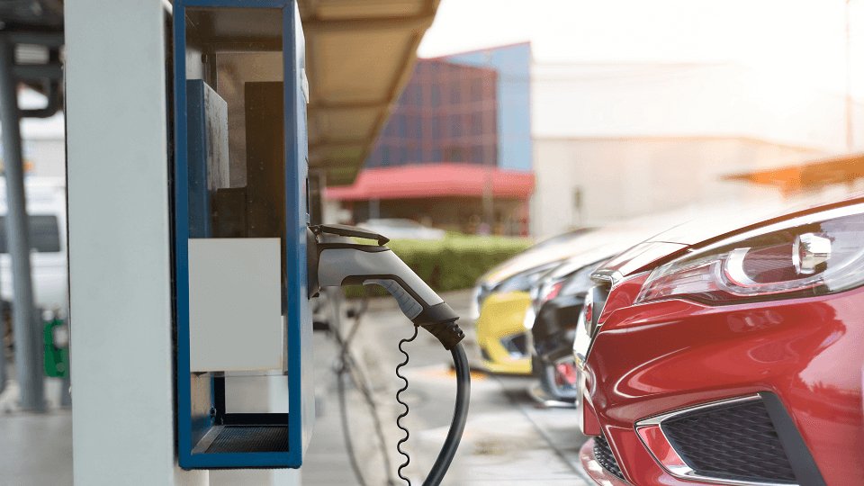 Las ventas de vehículos electrificados crecieron casi un 50 % en el mes de junio