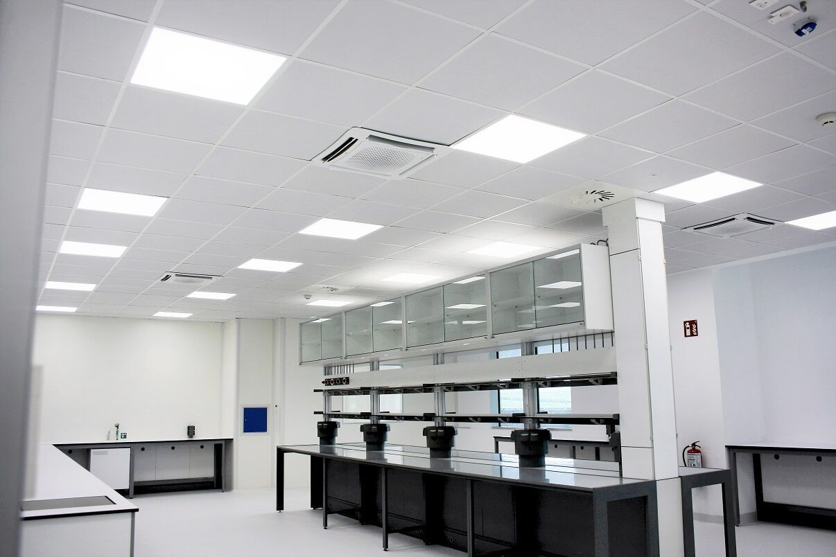 Trilux ilumina una fábrica mundial de vectores de terapia génica