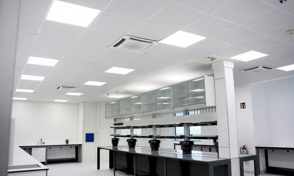 Trilux ilumina una fábrica mundial de vectores de terapia génica